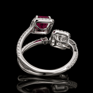Collections 8A01D6EE B643 429D AB8D 7547646C7143 300x300
